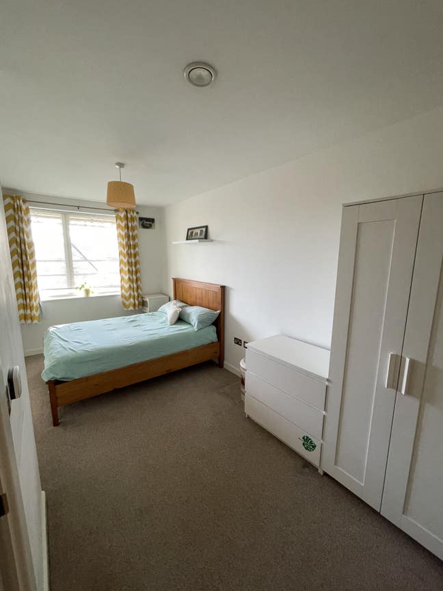 1 bedroom flat - read description  Main Photo