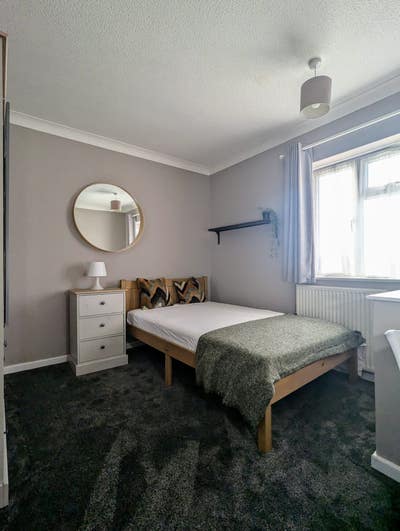 Modern Double Bed Room for Rent in Stoke Hill Main Photo