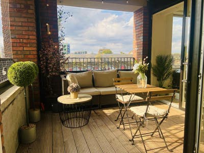 Large Modern Double Room With Ensuite  Main Photo