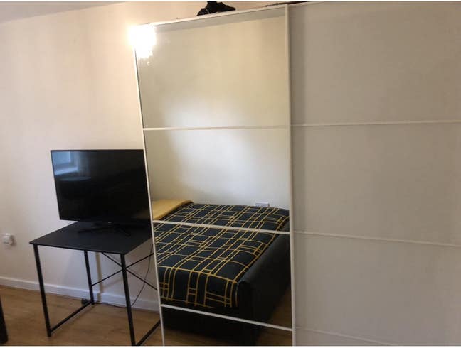 Spacious double room to let Main Photo