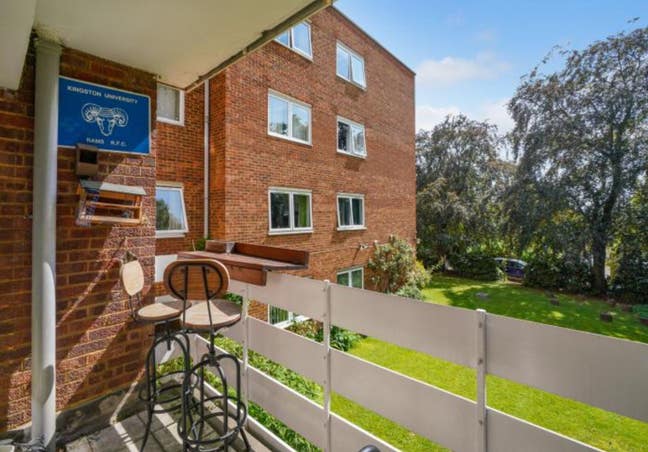  Very spacious flat, with balcony and garden Main Photo