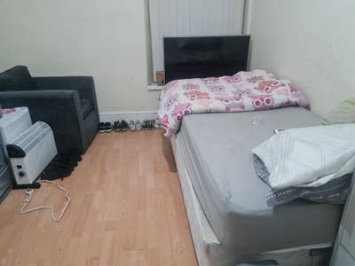 Single room for female students  Main Photo