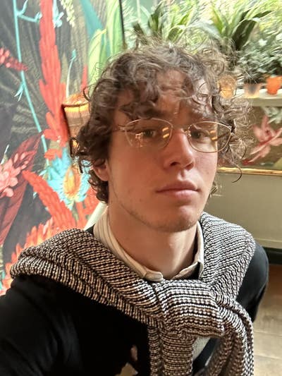 Male acting student seeks a single or double room Main Photo
