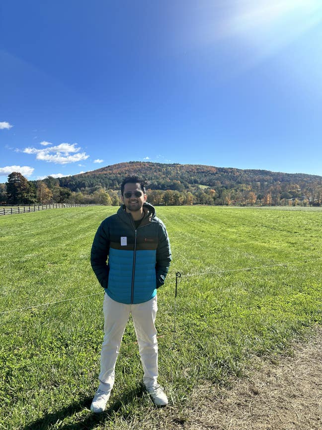 Seeking flat share/buddy up Main Photo