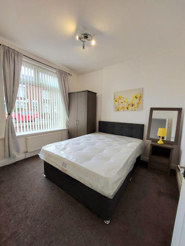 Spacious en-suite double room in professional home Main Photo