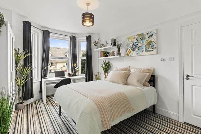Massive bedroom - 6 min walk to Poole Hospital Main Photo