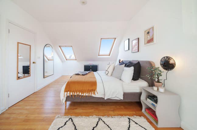 Top Floor En Suite Available - Shepherds Bush Main Photo