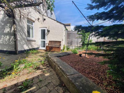 Room with ensuite in popular location Main Photo