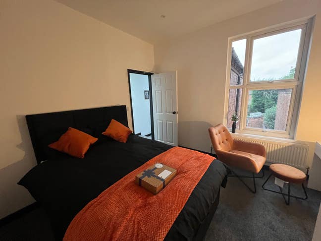 5 star ⭐️ en-suite UHCW & JLR all bills included Main Photo