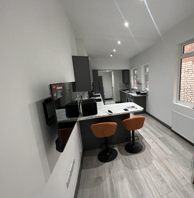 5 star ⭐️ en-suite U.H.C.W & J.L.R all bills in Main Photo
