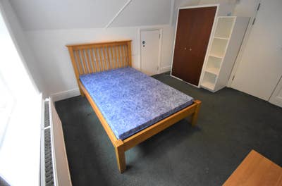 Double Room Available - Shinfield Road Main Photo