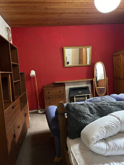 Large room in spacious West End house Main Photo
