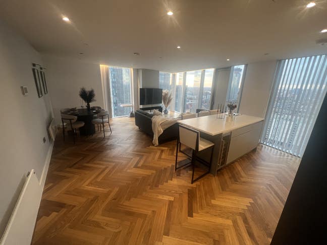 Room in Deansgate Square Corner Flat All bills inc Main Photo