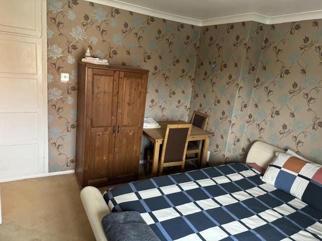 Double Room 7-minutes Walk to Hospital. Main Photo