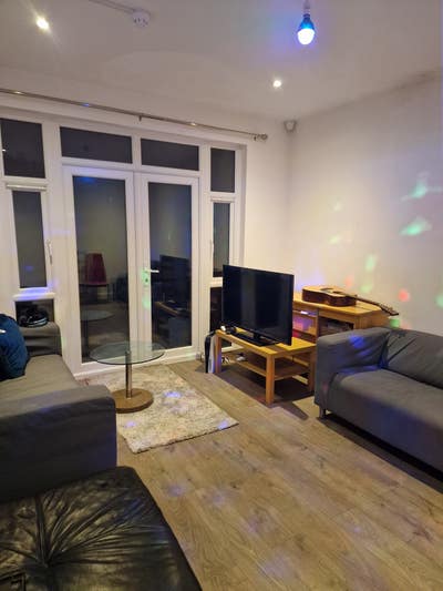 Huge Fully Furnished Room Main Photo