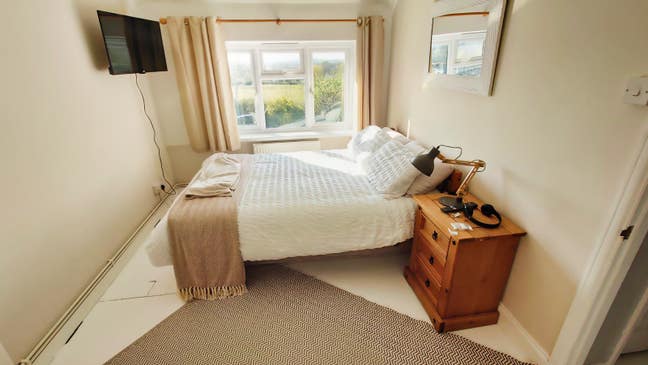 Large Double Room Near Sherborne – All Bills incl. Main Photo