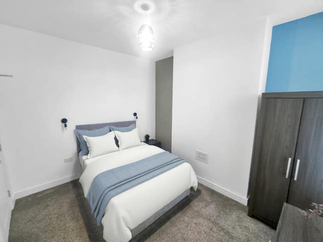 En-suite and double rooms  - available immediately Main Photo