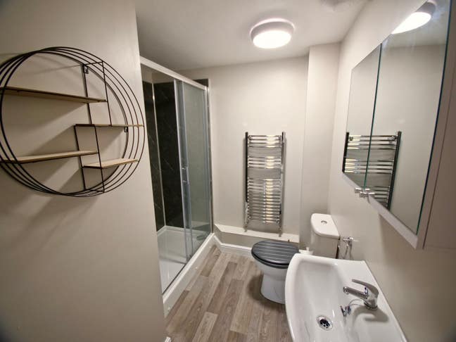 En-Suite Room, Bills Inc. — Old Town 🚿 Main Photo