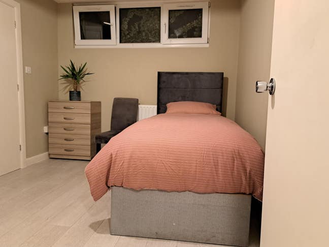 Ensuite Room for Rent - Bush Hill Park, £750/month Main Photo