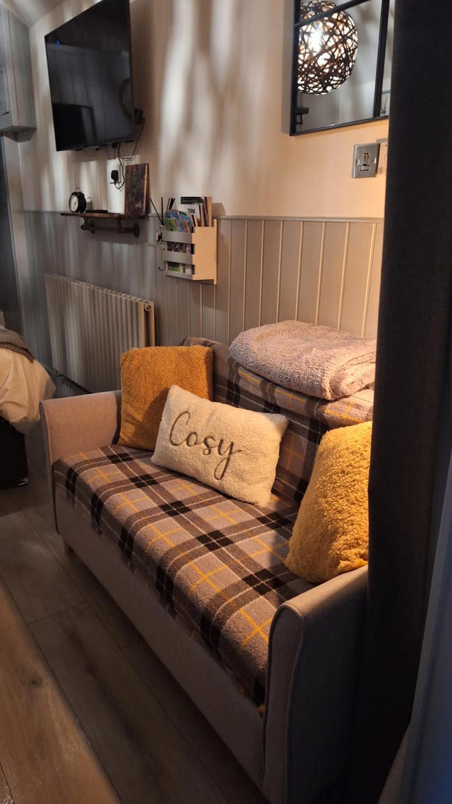 Studio with en-suite shower room Main Photo