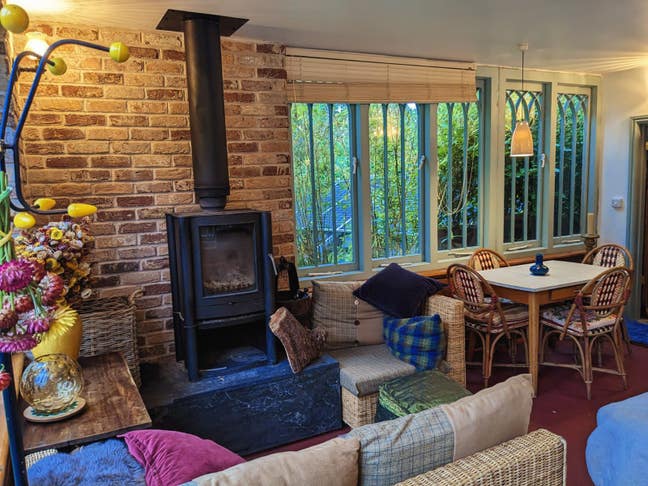 Self-contained studio in large garden  Main Photo