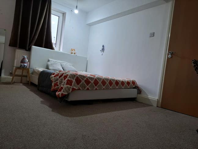 Double size ensuite room available Main Photo