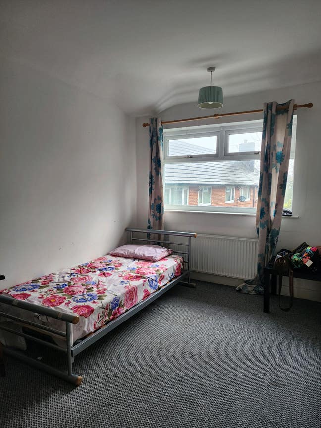 Single room for rent Main Photo
