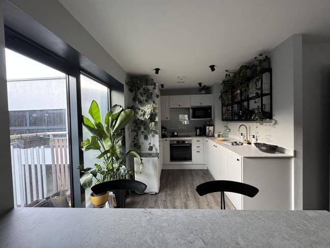 Double bedroom in modern flat. Main Photo