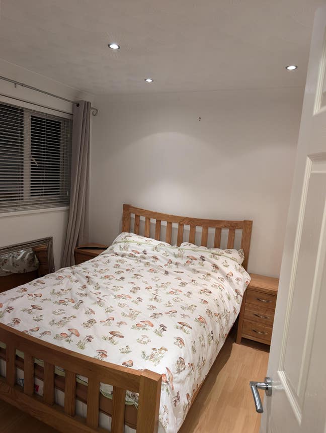 1 double bedroom to rent in a friendly home Main Photo