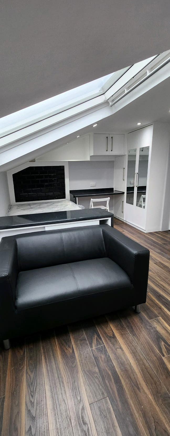 Studio £1,350 P/M Incl Bills except Electric Main Photo