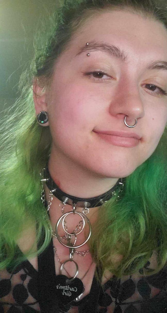 Looking for house share or room mate Main Photo