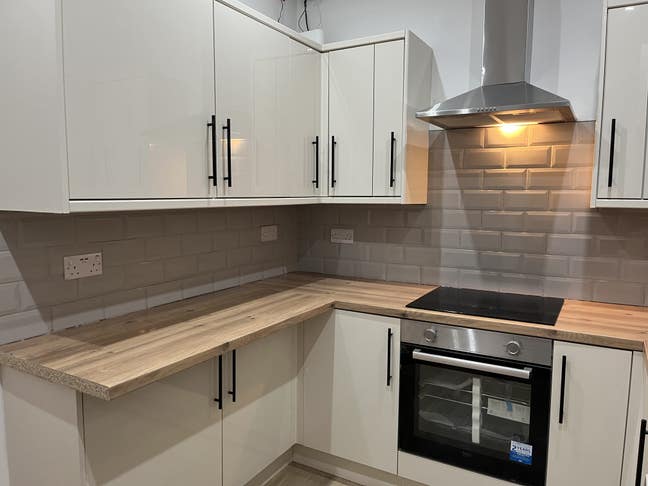 Beautiful Room with ensuite in a House Share  Main Photo