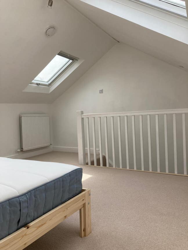 Light loft room in Easton Main Photo