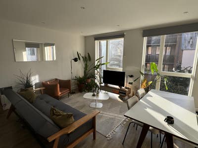 Spacious, bright & modern Dalston flat w/ balcony Main Photo