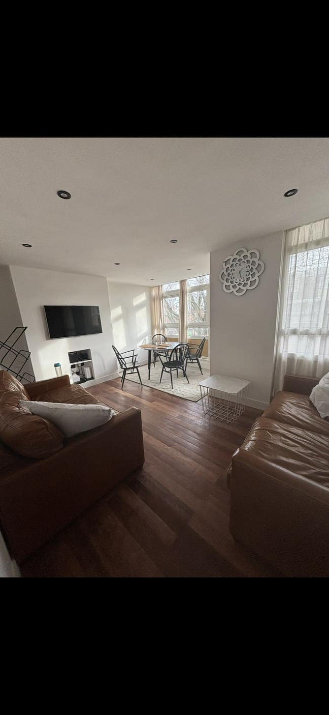 1 room available in E1 for end of Oct/Nov  Main Photo