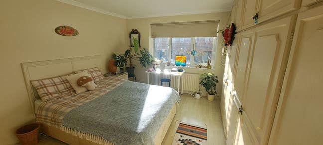 Bright & Spacious Double Room in Cosy House Main Photo