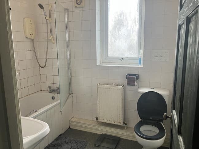 Double room to let  Main Photo