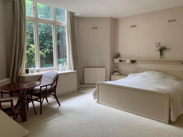Lge dbl w. private bathrm, Hampstead - Mon-Fr  Main Photo