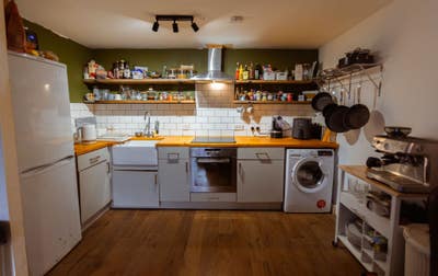 Double room - 10 mins from Kings Langley station Main Photo