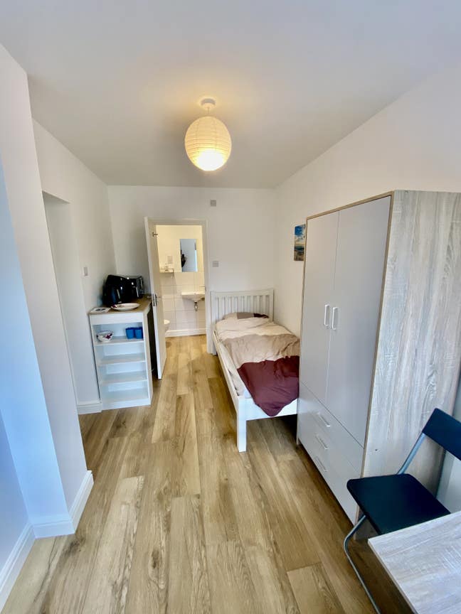 Self-Contained Ensuite Room – Horsham Main Photo