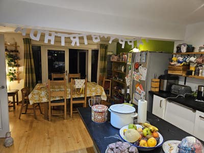 Room available in family home. Easy commute Glasgo Main Photo