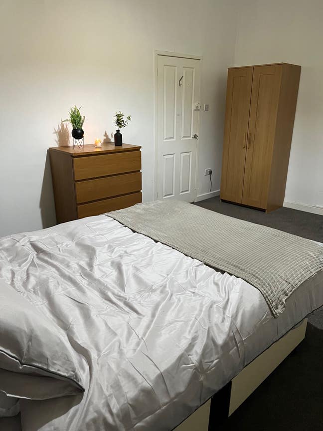 Room for rent in Kensington  Main Photo