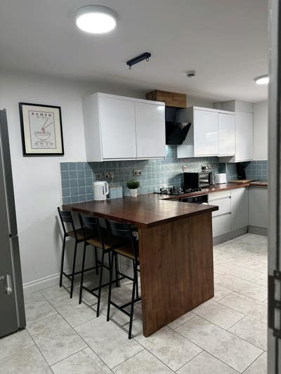 All Female Stunning  House Main Photo