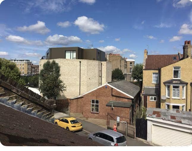 Loft room to rent in a family hime Main Photo