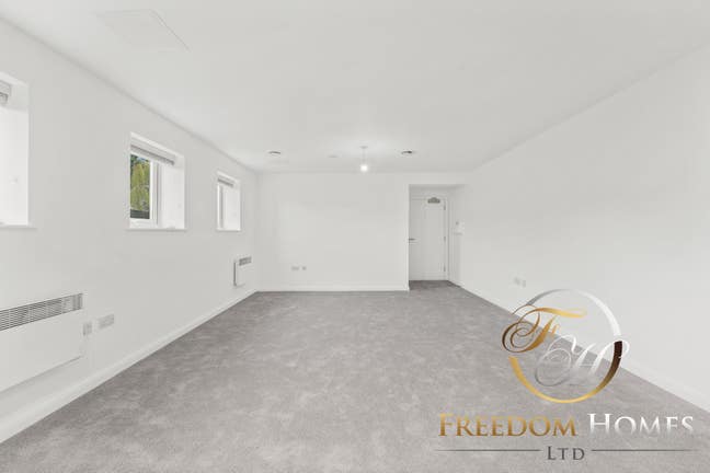 Spacious Apartments in PE1 with Parking 🚘 Main Photo