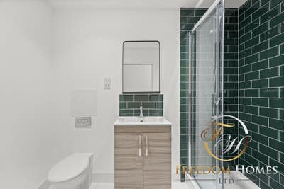 Spacious Apartments in PE1 with Parking 🚘 Main Photo
