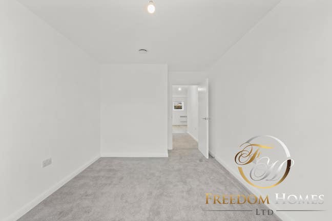 Spacious Apartments in PE1 with Parking 🚘 Main Photo