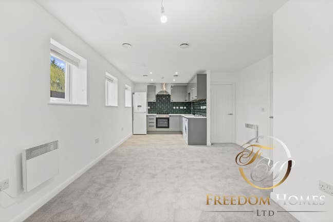 Spacious Apartments in PE1 with Parking 🚘 Main Photo