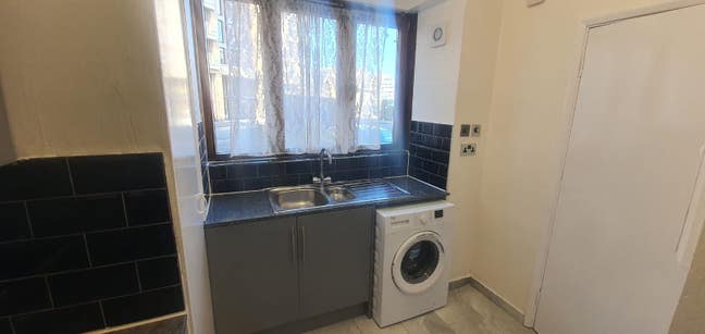 Bright Double Room To Let Close Greenwich Station Main Photo