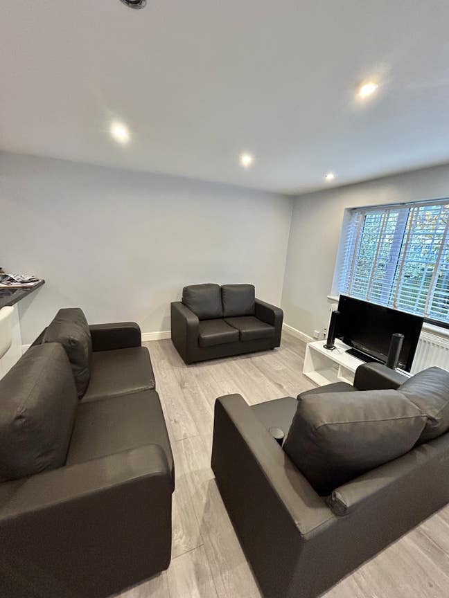 A studio apartment with kitchenette for rent  Main Photo